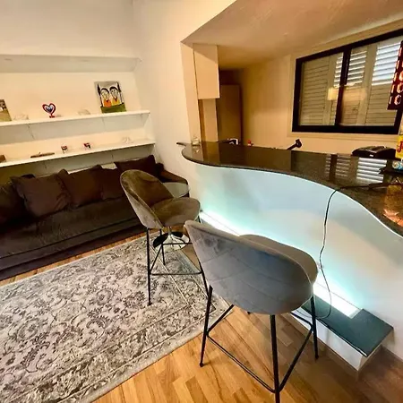 Comfortable Corporate In The Heart Of The Aiantos By Platform 357 Apartment